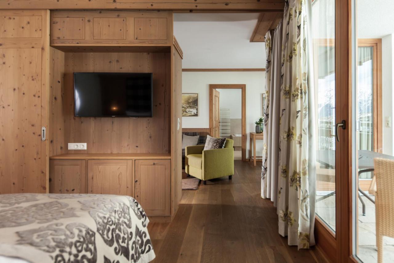 Schlosshotel Фис Экстерьер фото