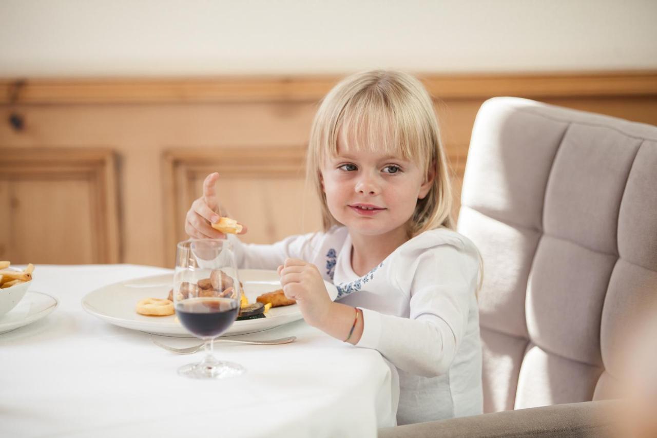 Schlosshotel Фис Экстерьер фото